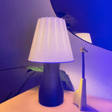 Luminária de Mesa Carmen – Design Moderno e Impacto Escultural