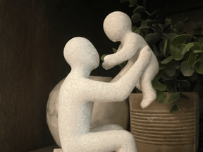 Escultura “Abraço de Pai” – Presente Decorativo para o Dia dos Pais - Criativalia