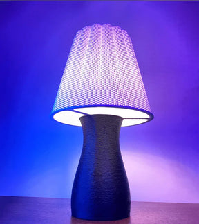 Luminária de Mesa Carmen – Design Moderno e Impacto Escultural - Criativalia