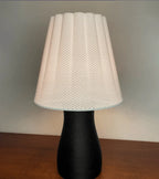 Luminária de Mesa Carmen – Design Moderno e Impacto Escultural - Criativalia