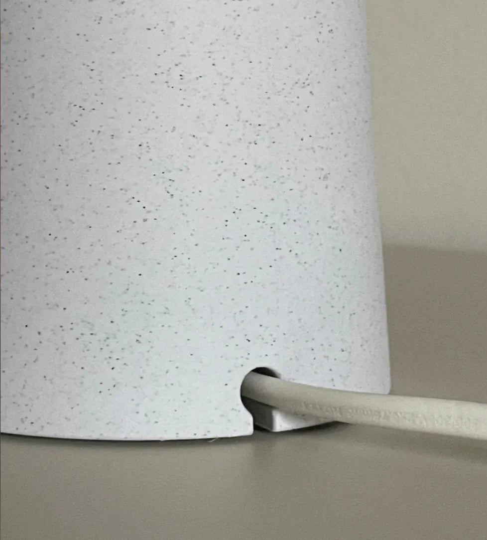 Luminária de Mesa Maeve – Arte Iluminada com Elegância Orgânica - Criativalia