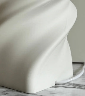 Luminária de Mesa Typhoon – Design Moderno e Sustentável - Criativalia