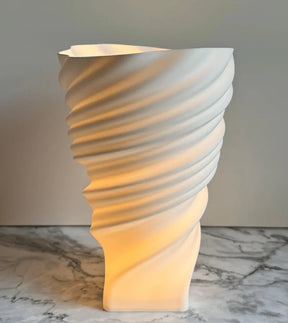 Luminária de Mesa Typhoon – Design Moderno e Sustentável - Criativalia