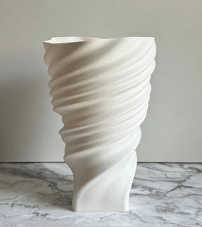 Luminária de Mesa Typhoon – Design Moderno e Sustentável - Criativalia