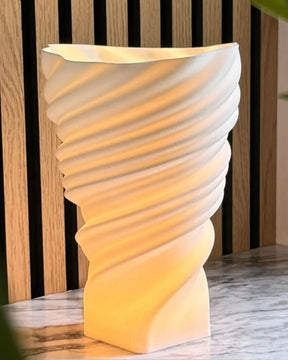 Luminária de Mesa Typhoon – Design Moderno e Sustentável - Criativalia